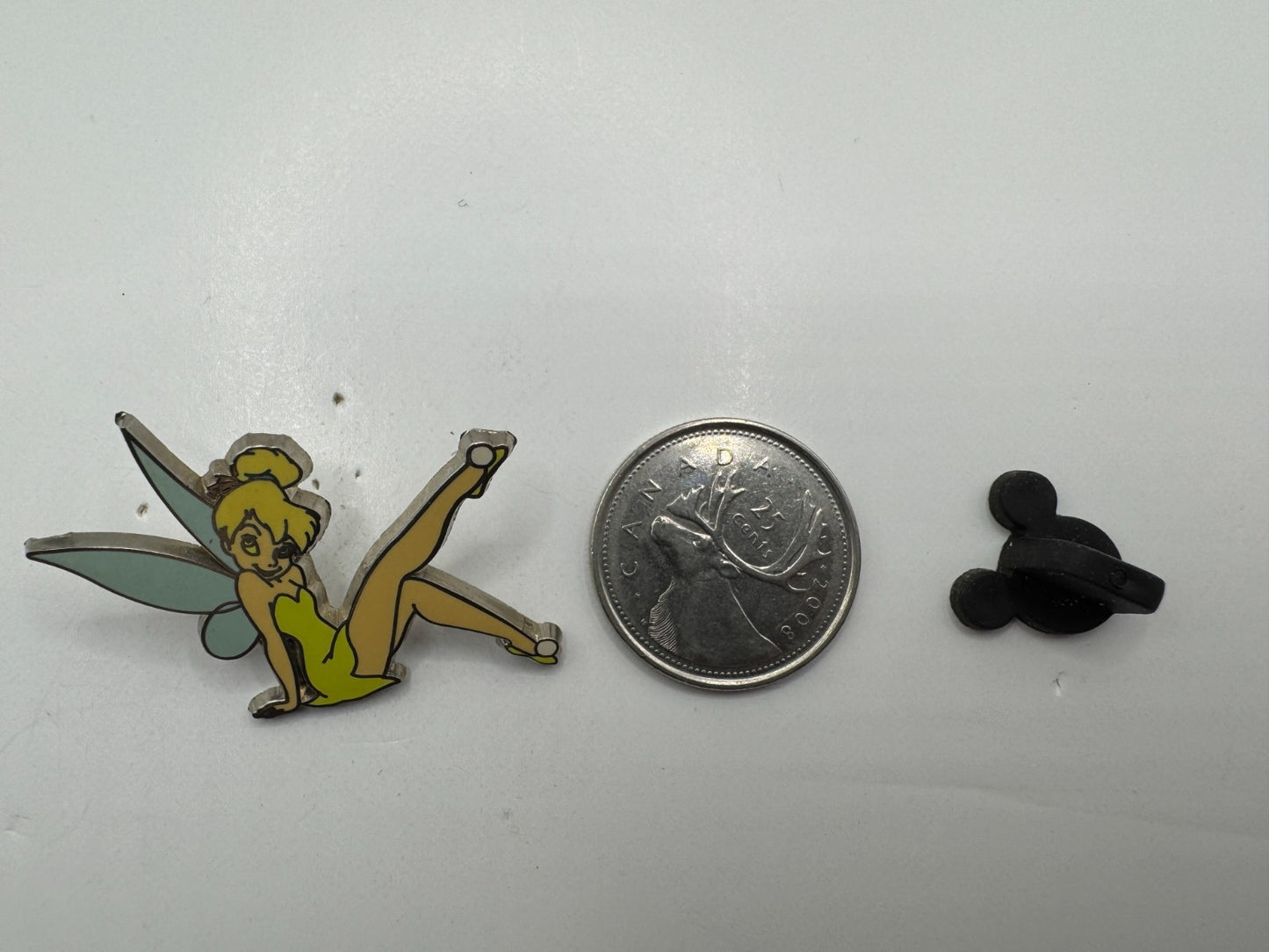 Jerry Leigh Disney Tinker Bell Sitting with Right Leg Raised Trading Pin DC1S13