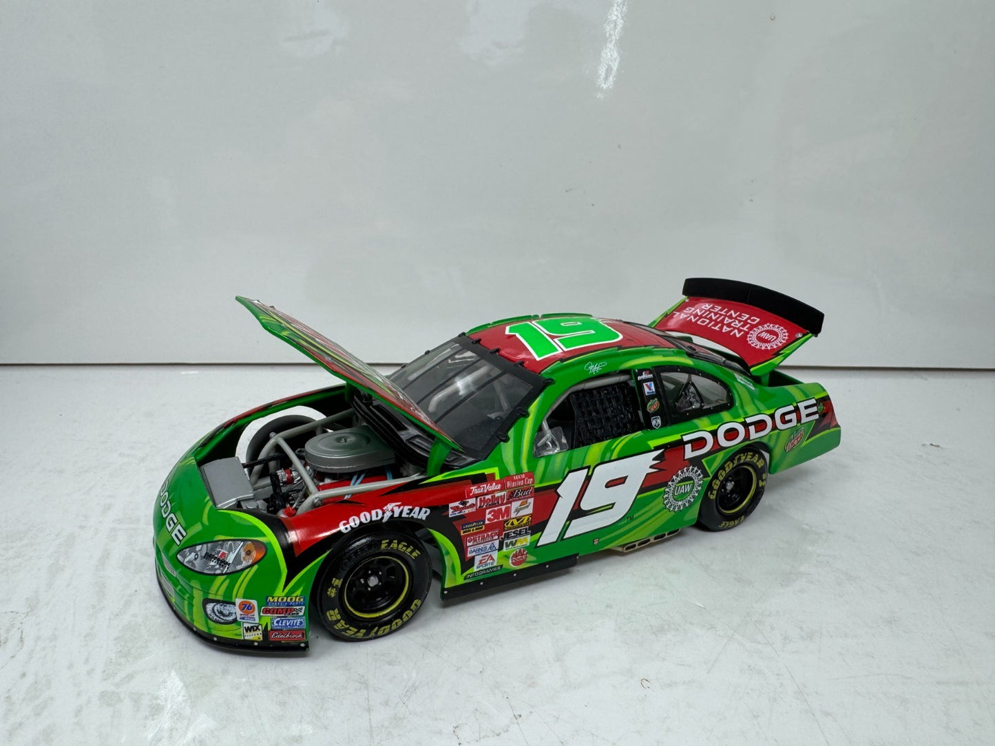 Action Nascar #19 Jeremy Mayfield Mountain Dew 2002 Dodge Intrepid 1:24 Diecast