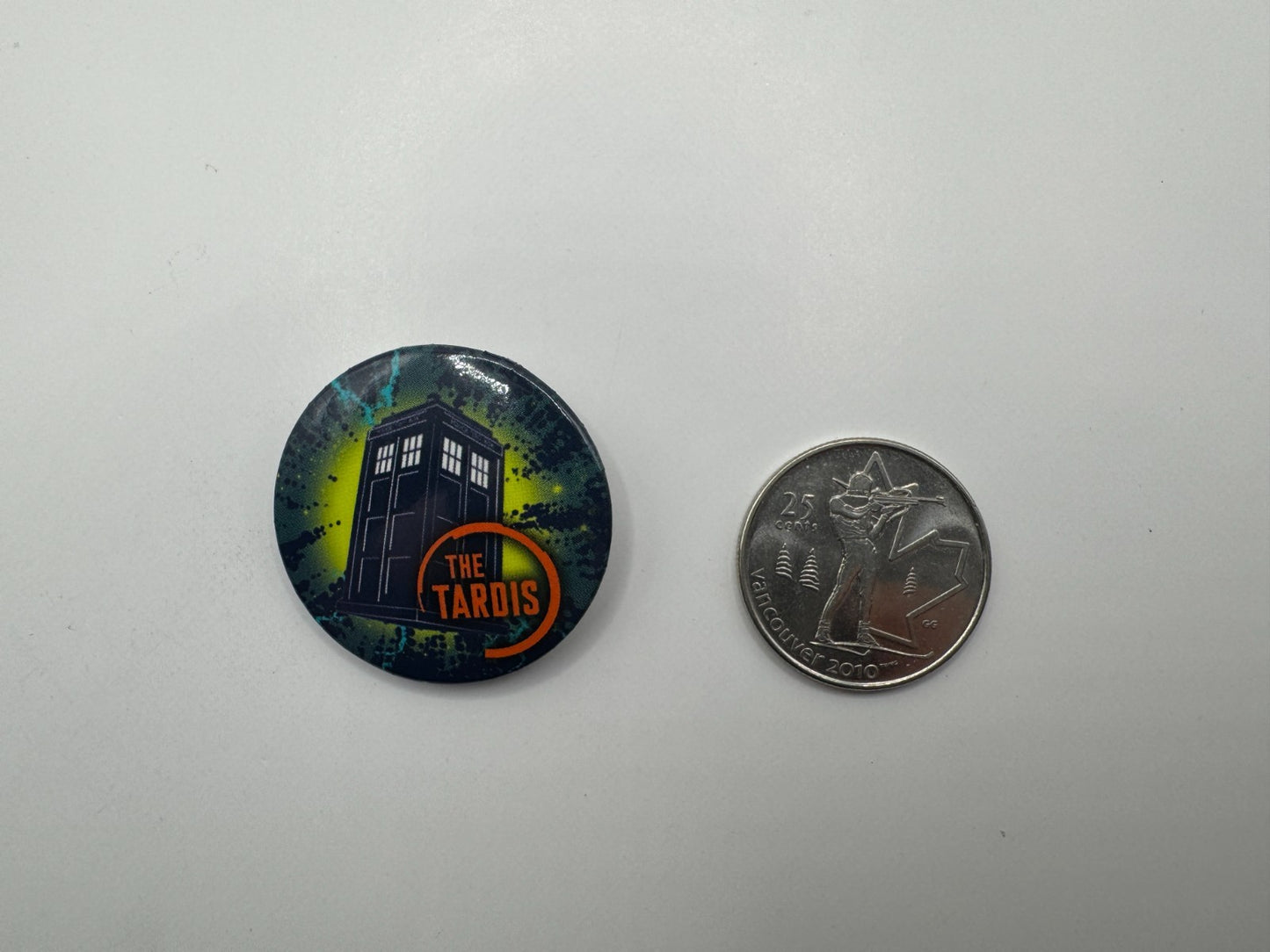 Doctor Who The Tardis Pin-back Button UDT1