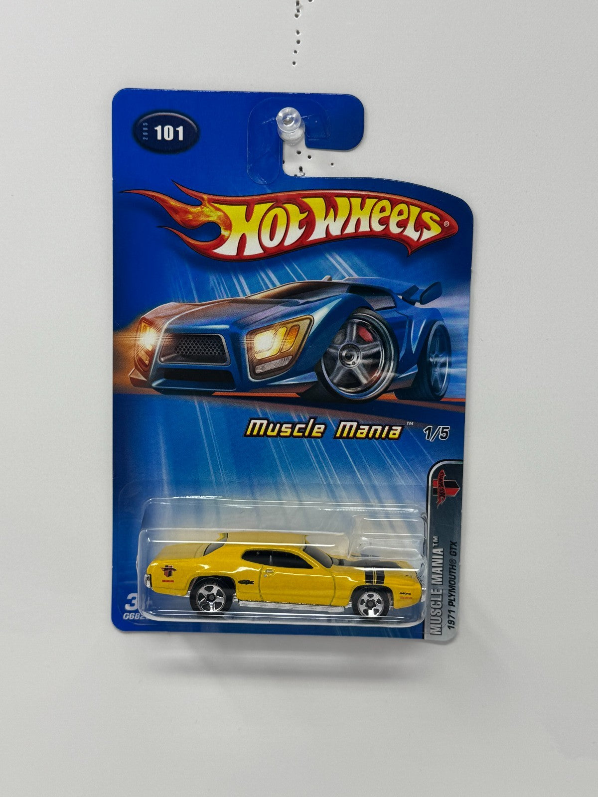 Hot Wheels Muscle Mania 1971 Plymouth GTX 1:64 Diecast Yellow