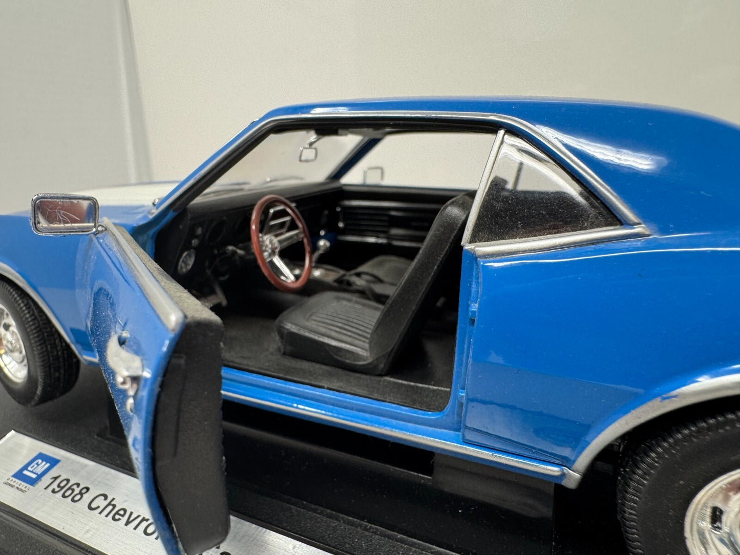 Welly 1968 Chevrolet Camaro Z/28 1:18 Diecast