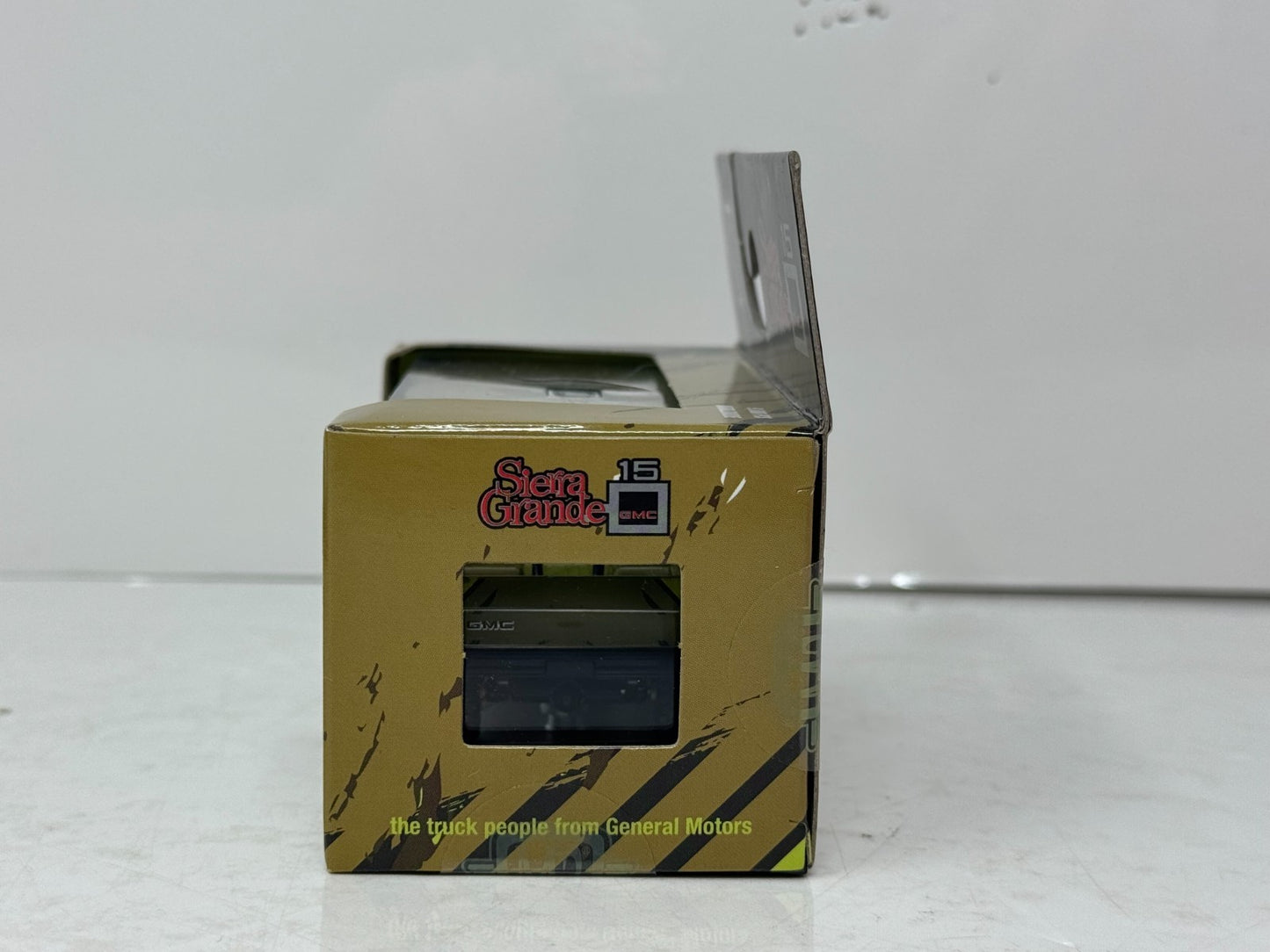 M2 Machines 1976 GMC Sierra Grande 15 4x4 1:64 Diecast