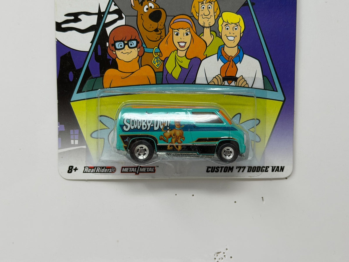 Hot Wheels Scooby-Doo Custom 1977 Dodge Van 1:64 Diecast Real Riders