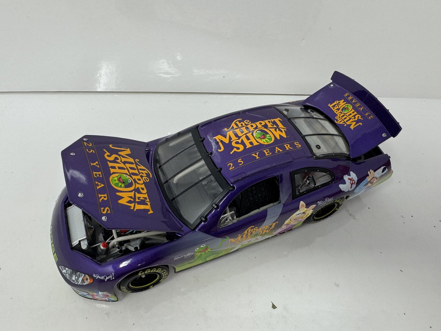 Action Nascar The Muppet Show Anniversary Car 2002 Dodge Intrepid 1:24 Diecast