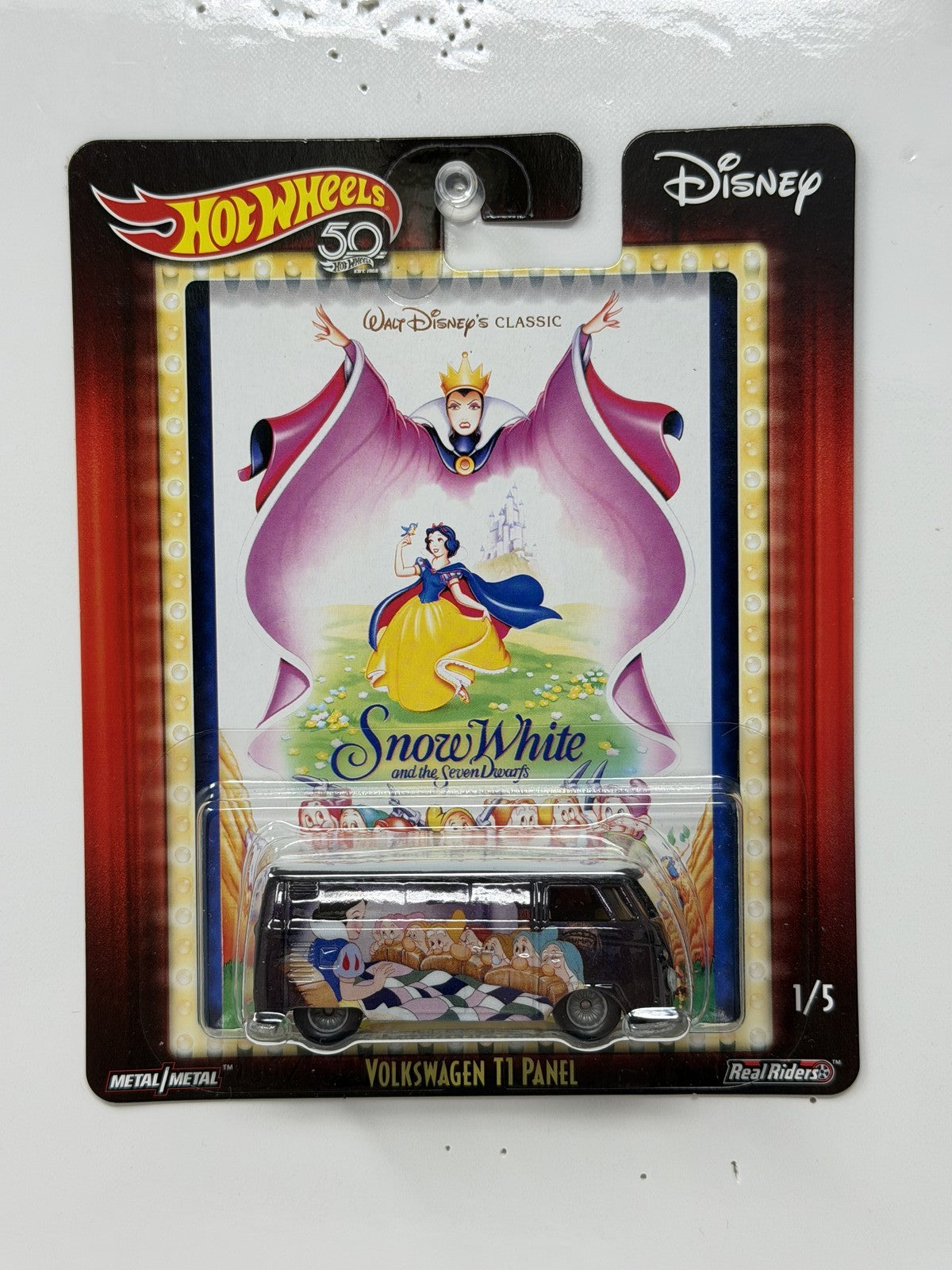 Hot Wheels Disney Snow White Volkswagen T1 Panel 1:64 Diecast Real Riders