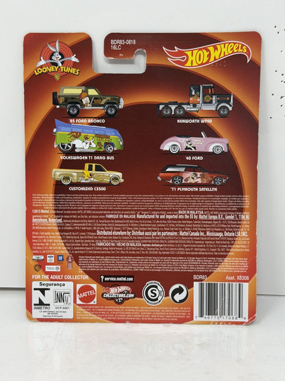 Hot Wheels Looney Tunes 1971 Plymouth Satellite 1:64 Diecast Real Riders