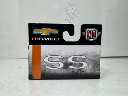 M2 Machines Auto Mods 1969 Chevrolet Camaro SS/RS 396 1:64 Diecast