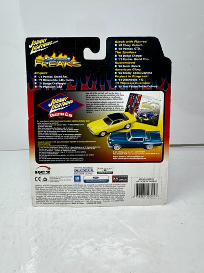 Johnny Lightning Thirteen Customs 1965 Ford Falcon Sedan Delivery 1:64 Diecast