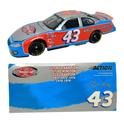 Action Nascar #43 Richard Petty Victory Lap / 7x Champion 2003 1:24 Diecast