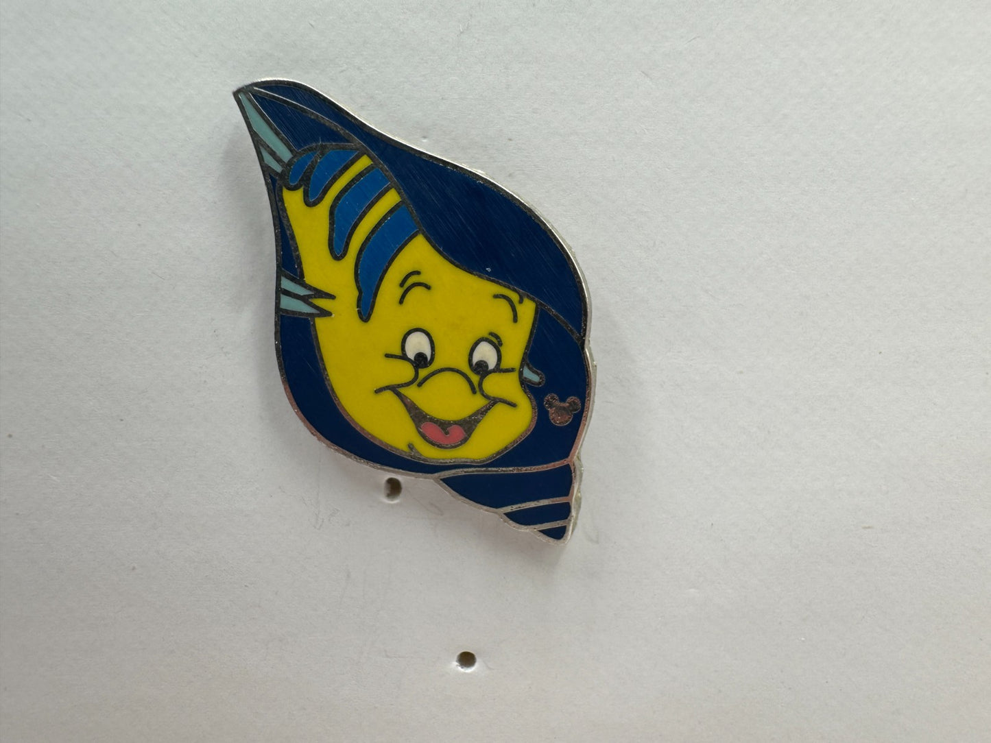 DLR Disney Flounder Little Mermaid Shell Hidden Mickey Trading Pin DC1S11