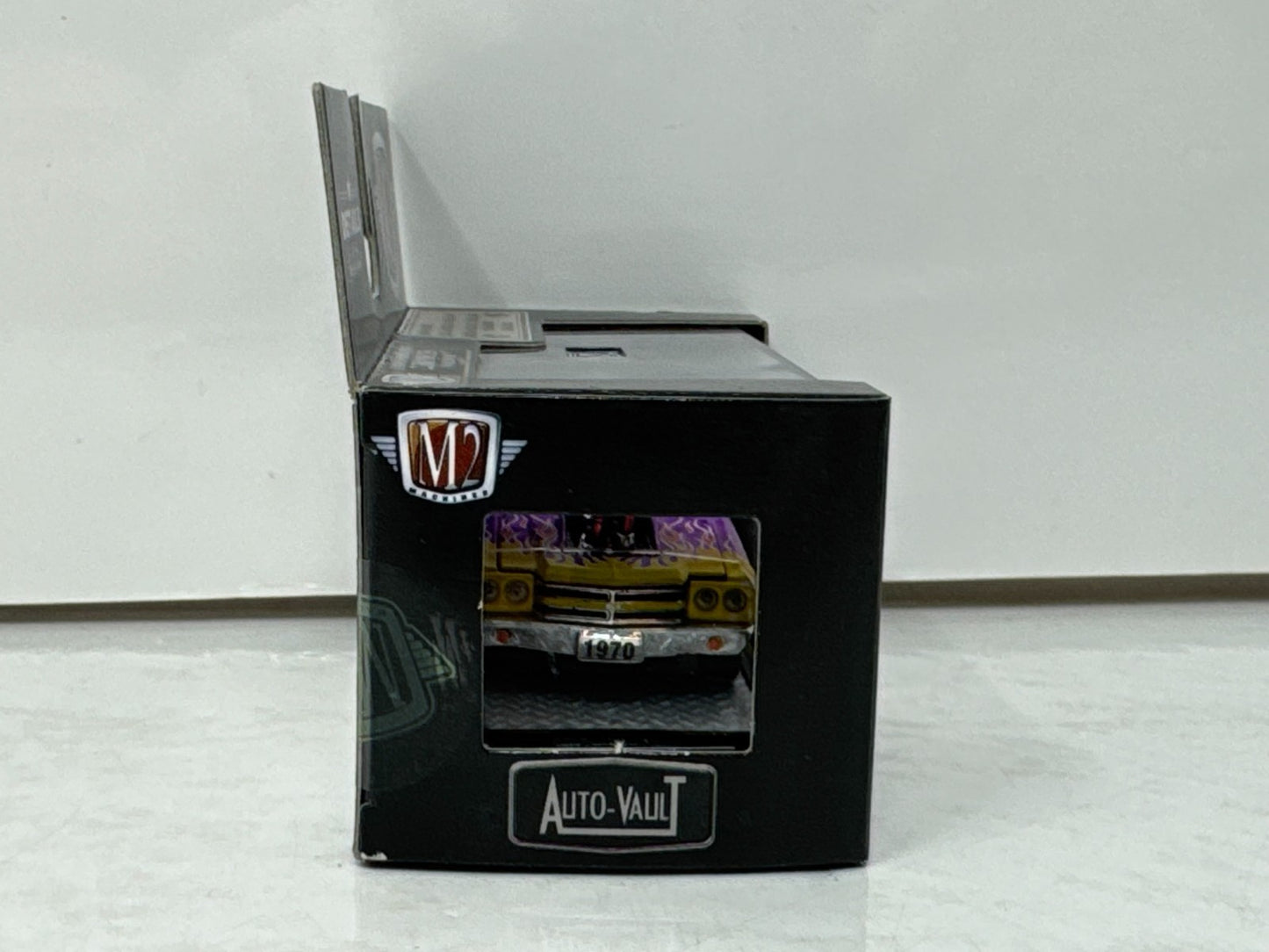 M2 Machines 1970 Chevrolet El Camino Auto-Vault Flames 1:64 Diecast