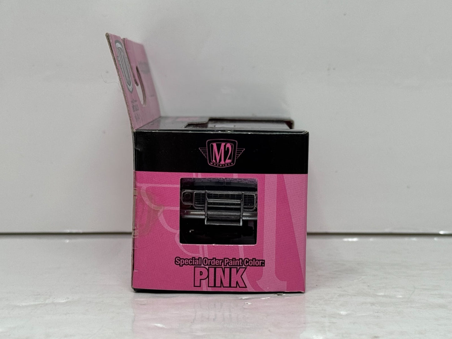 M2 Machines Pink 1973 Chevrolet K5 Blazer 1:64 Diecast