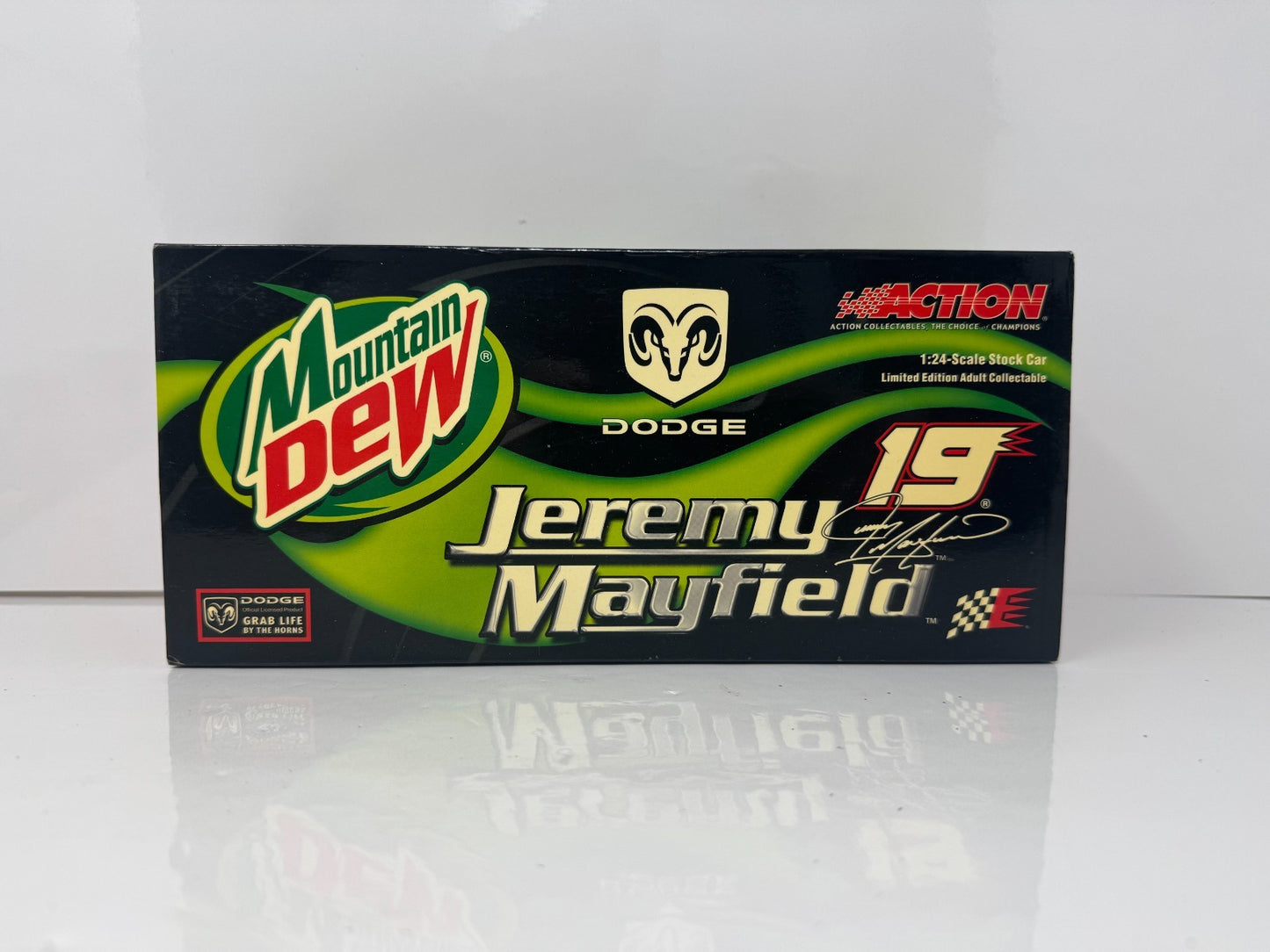 Action NASCAR Jeremy Mayfield #19 Mountain Dew 2004 Dodge Intrepid 1:24 Diecast