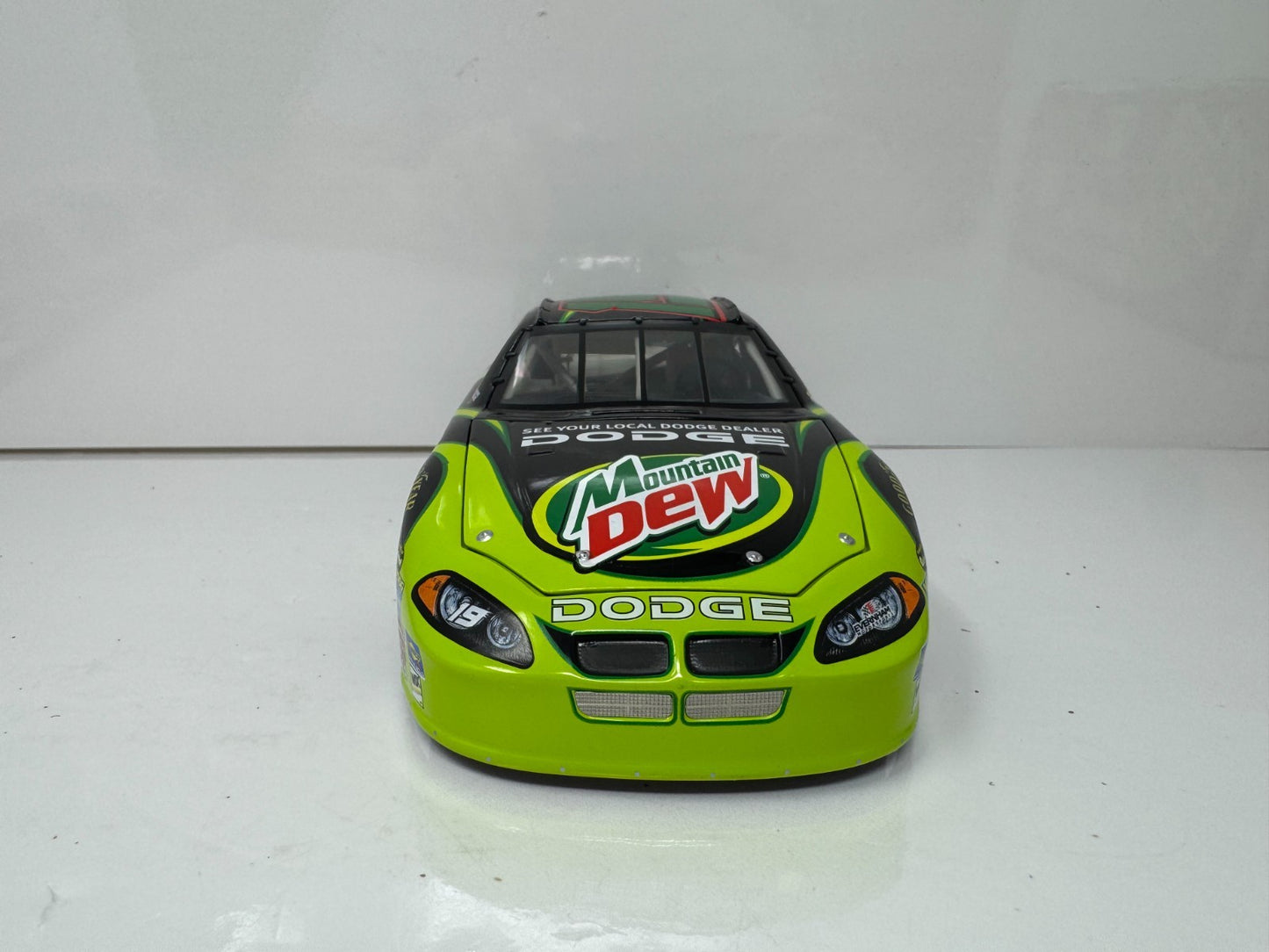 Action NASCAR Jeremy Mayfield #19 Mountain Dew 2004 Dodge Intrepid 1:24 Diecast
