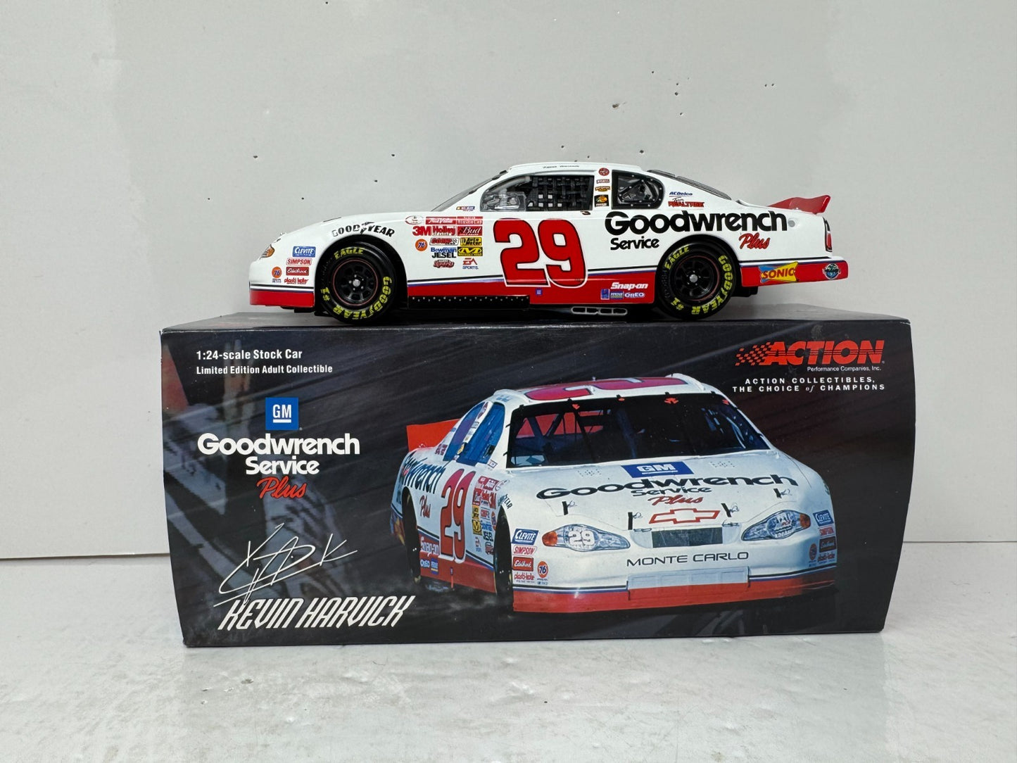 Action NASCAR #29 Kevin Harvick Service Plus 2001 Monte Carlo 1:24 Diecast