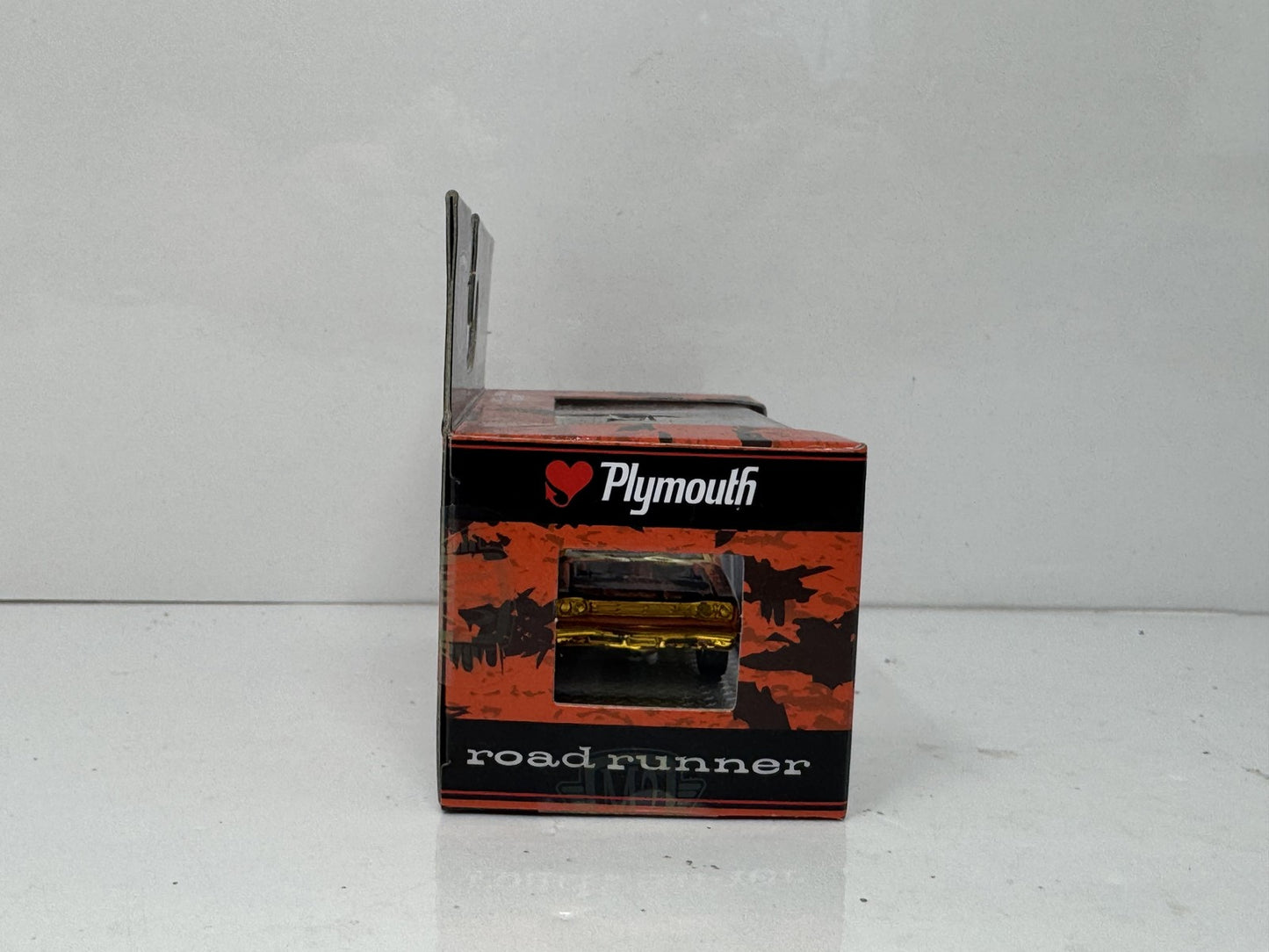 M2 Machines Plymouth 1969 Plymouth Road Runner CHASE 1:64 Diecast