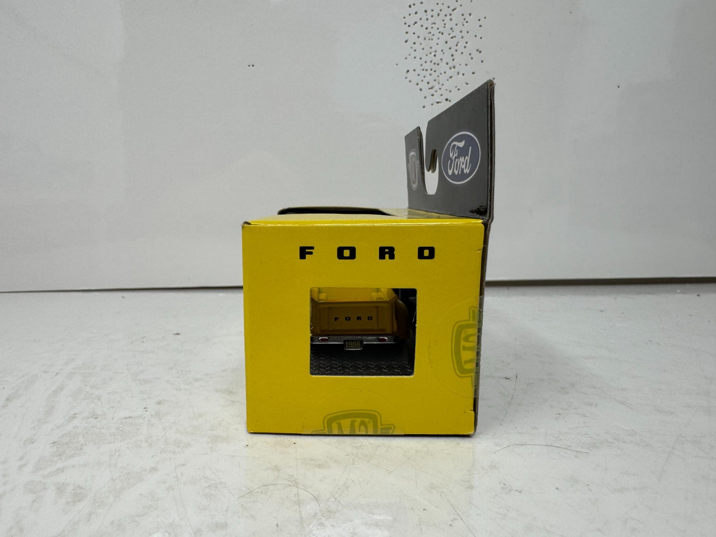 M2 Machines 1956 Ford F-100 Truck Custom 1:64 Diecast