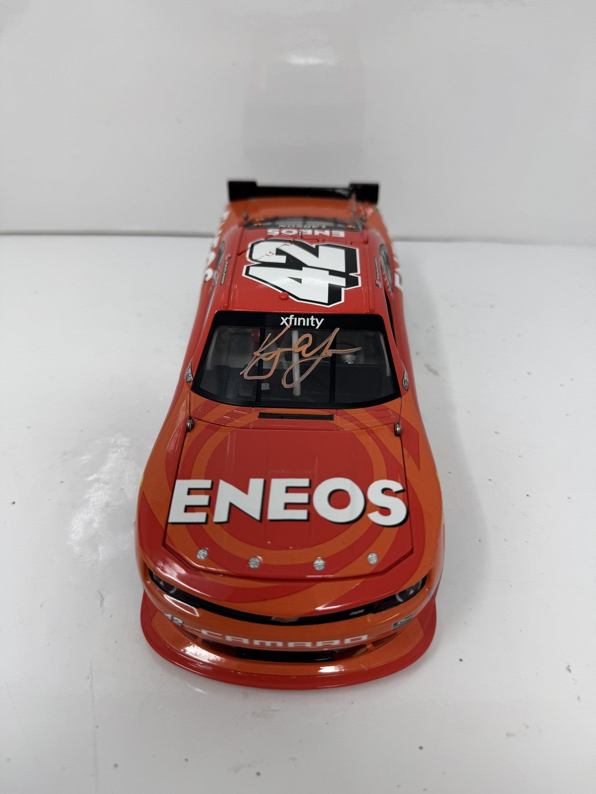 Lionel NASCAR Kyle Larson #42 ENEOS 2018 Chevy Camaro Autographed 1:24 Diecast