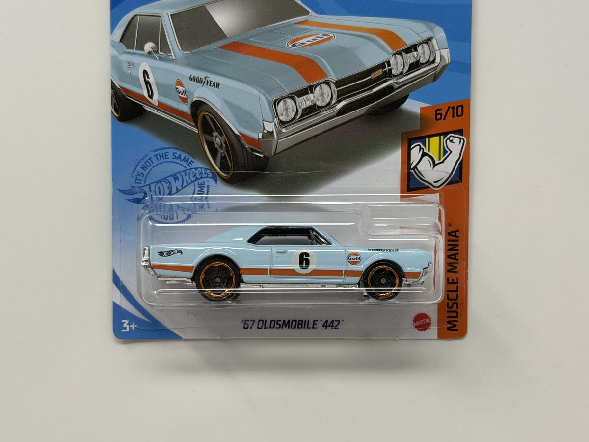 Hot Wheels Muscle Mania 1967 Oldsmobile 442 1:64 Diecast Gulf U.S. Card