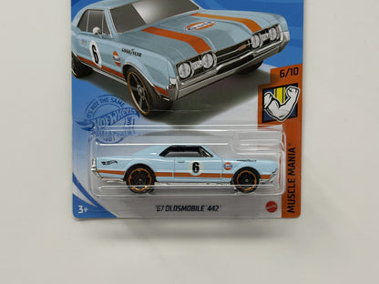 Hot Wheels Muscle Mania 1967 Oldsmobile 442 1:64 Diecast Gulf U.S. Card