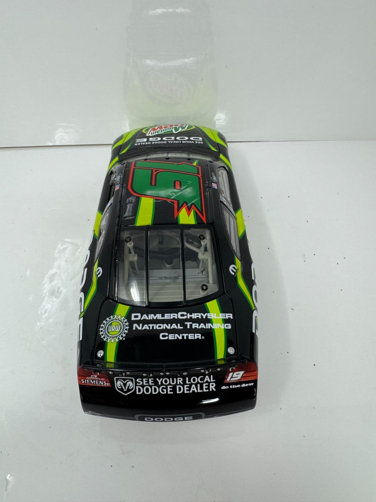 Action NASCAR Jeremy Mayfield #19 Mountain Dew 2004 Dodge Intrepid 1:24 Diecast