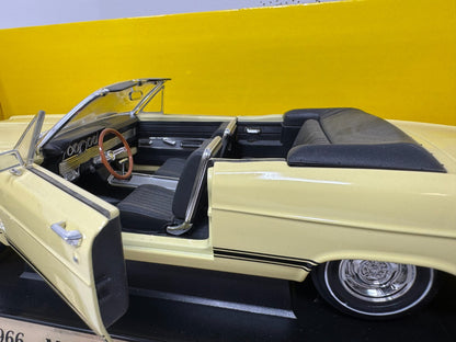 Yat Ming Road Signature 1966 Mercury Cyclone GT Convertible 1:18 Diecast