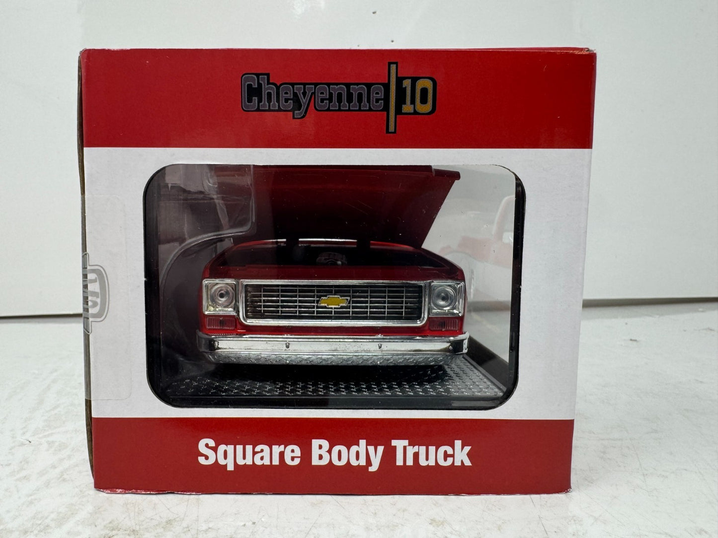 M2 Machines 1973 Chevrolet Cheyenne 10 Square Body Truck 1:24 Diecast