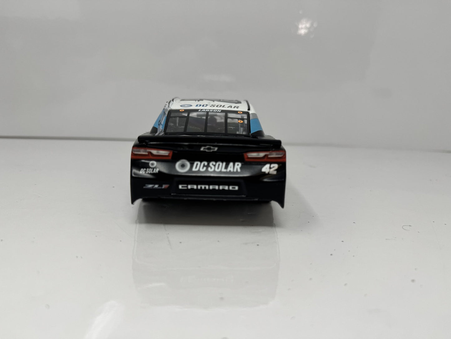 Lionel NASCAR Kyle Larson #42 DC Solar Darlington 2018 Autographed 1:24 Diecast