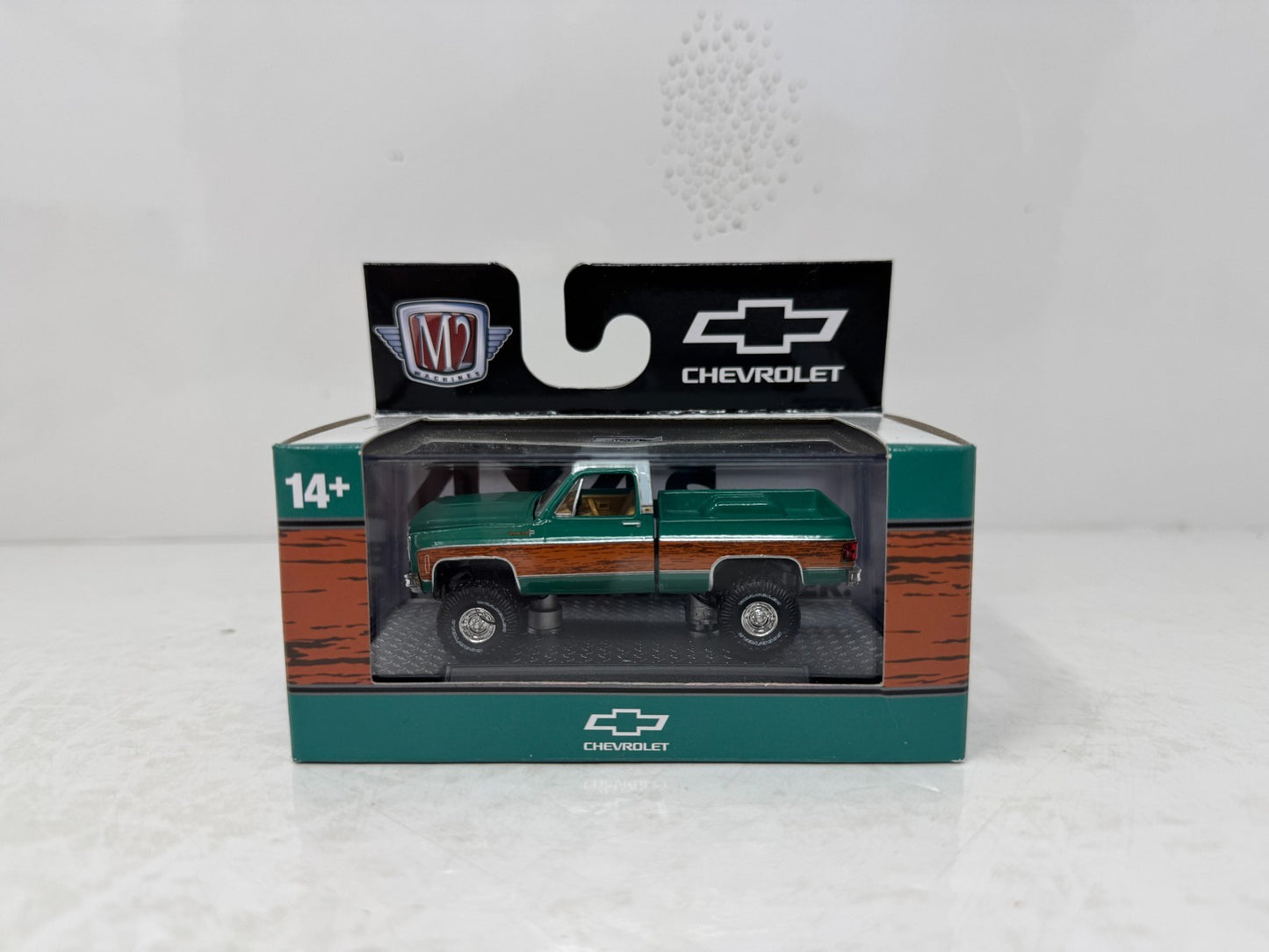 M2 Machines Chevrolet 1973 Chevrolet Cheyenne Super 20 4x4 1:64 Diecast