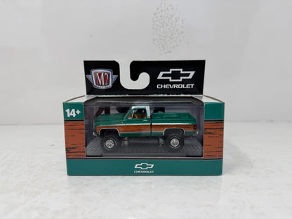 M2 Machines Chevrolet 1973 Chevrolet Cheyenne Super 20 4x4 1:64 Diecast