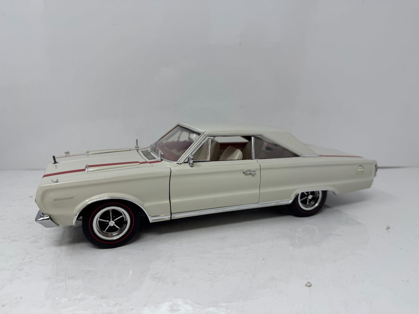 Highway 61 1967 Plymouth GTX 1:18 Diecast