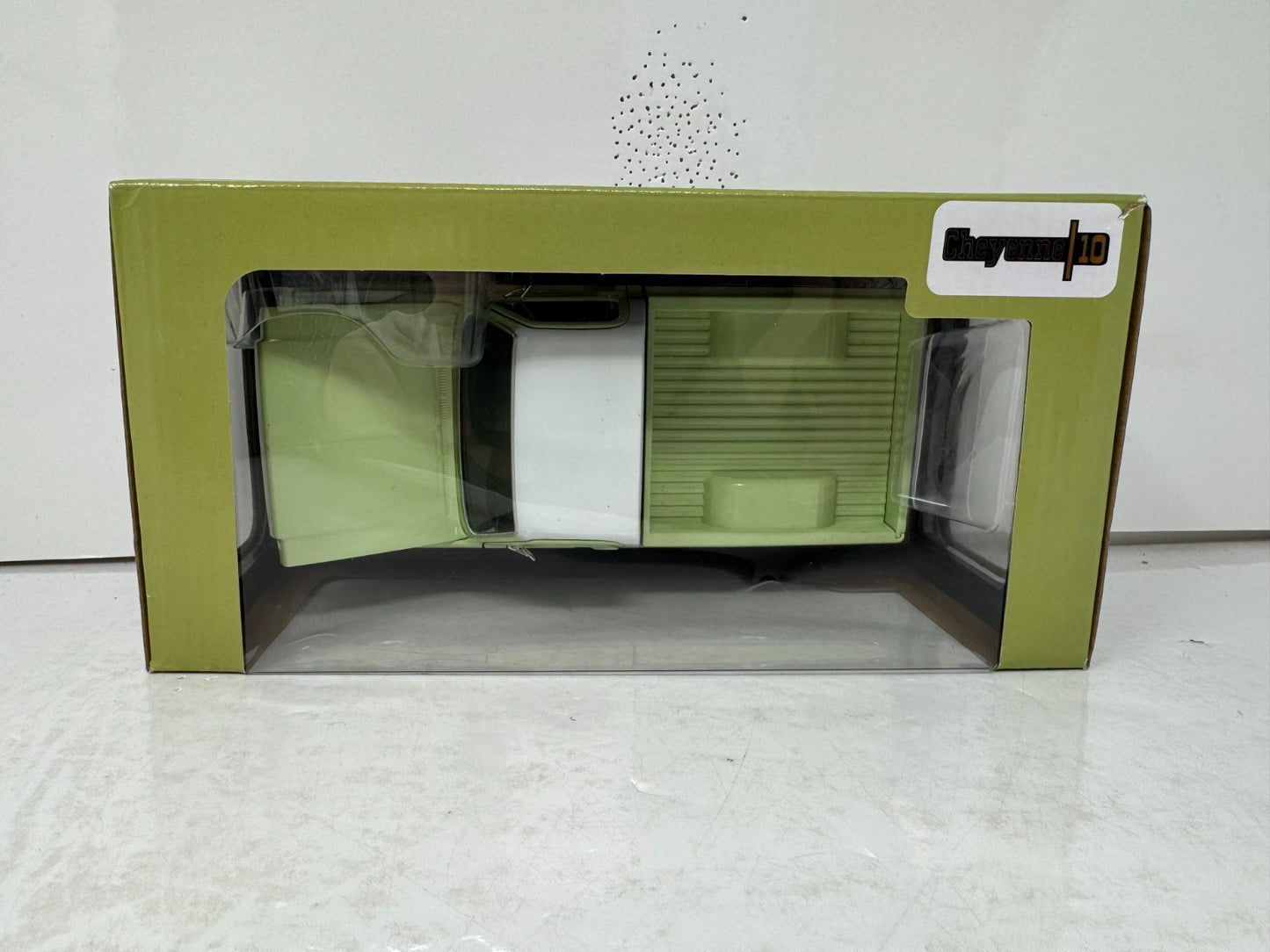 M2 Machines 1973 Chevrolet Cheyenne 10 Square Body Truck 1:24 Diecast