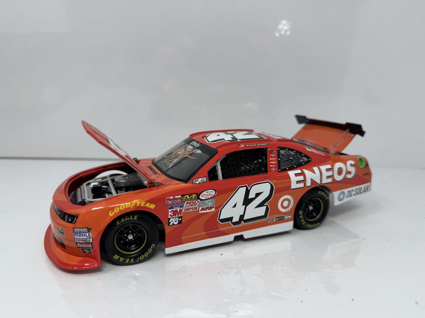 Lionel NASCAR Kyle Larson #42 ENEOS 2018 Chevy Camaro Autographed 1:24 Diecast