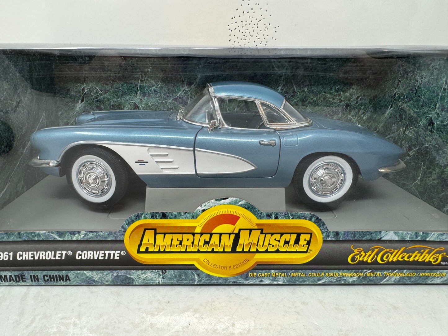 Ertl American Muscle 1961 Chevrolet Corvette 1:18 Diecast