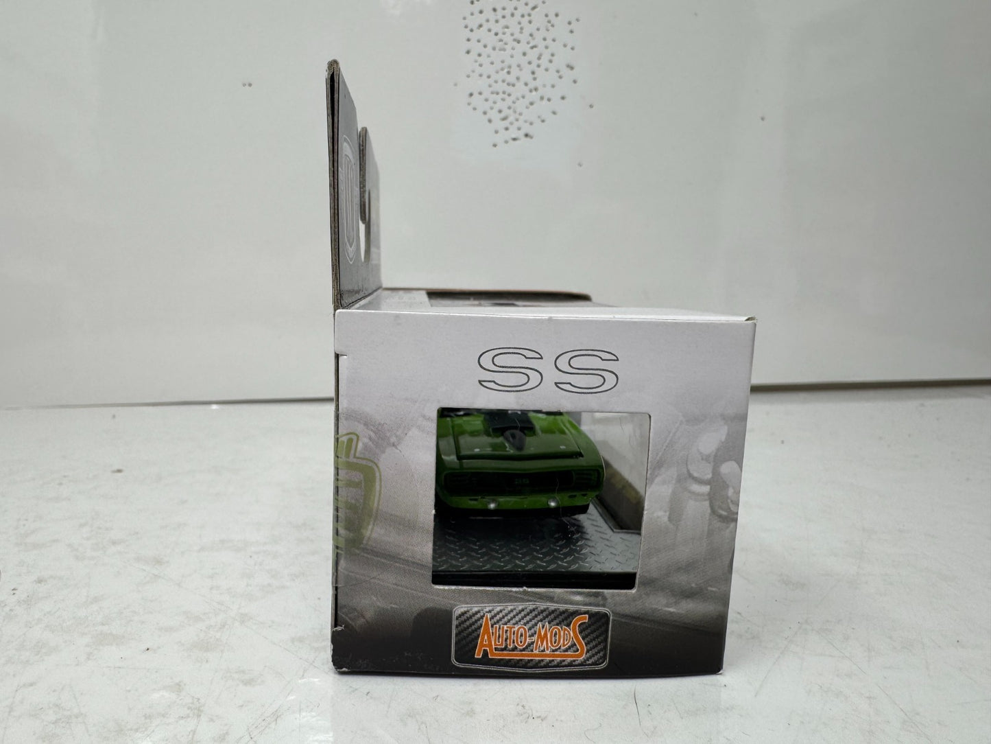 M2 Machines Auto Mods 1969 Chevrolet Camaro SS/RS 396 1:64 Diecast