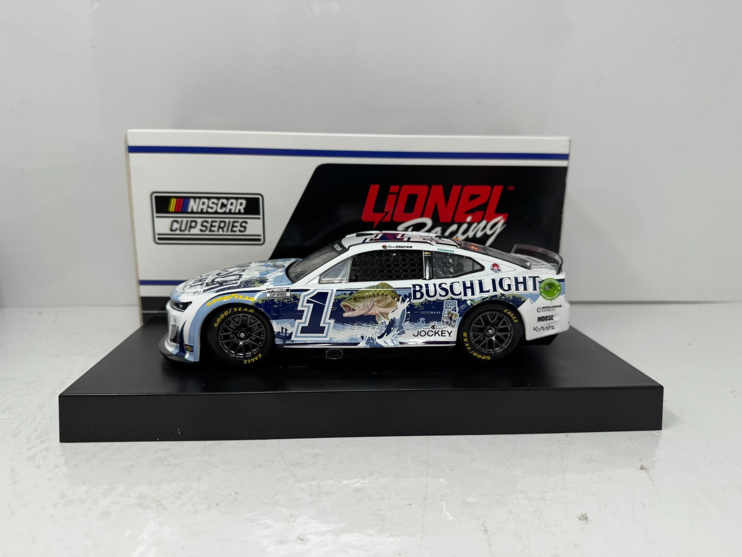 Lionel Racing Nascar #1 Ross Chastain Busch Light Fishing Chevy Camaro ZL1 1:24 Diecast