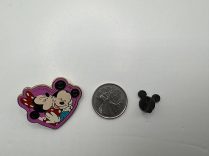 Disney Jerry Leigh Mickey and Minnie Kissing In Heart Trading Pin DC1S7