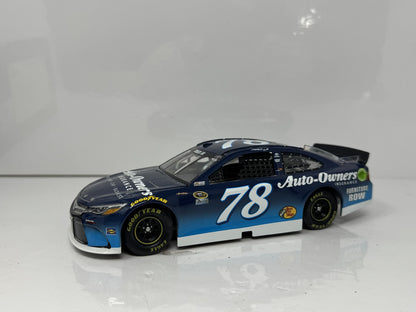 Lionel NASCAR Martin Truex Jr. #78 Auto Insurance 2016 Toyota Camry 1:24 Diecast