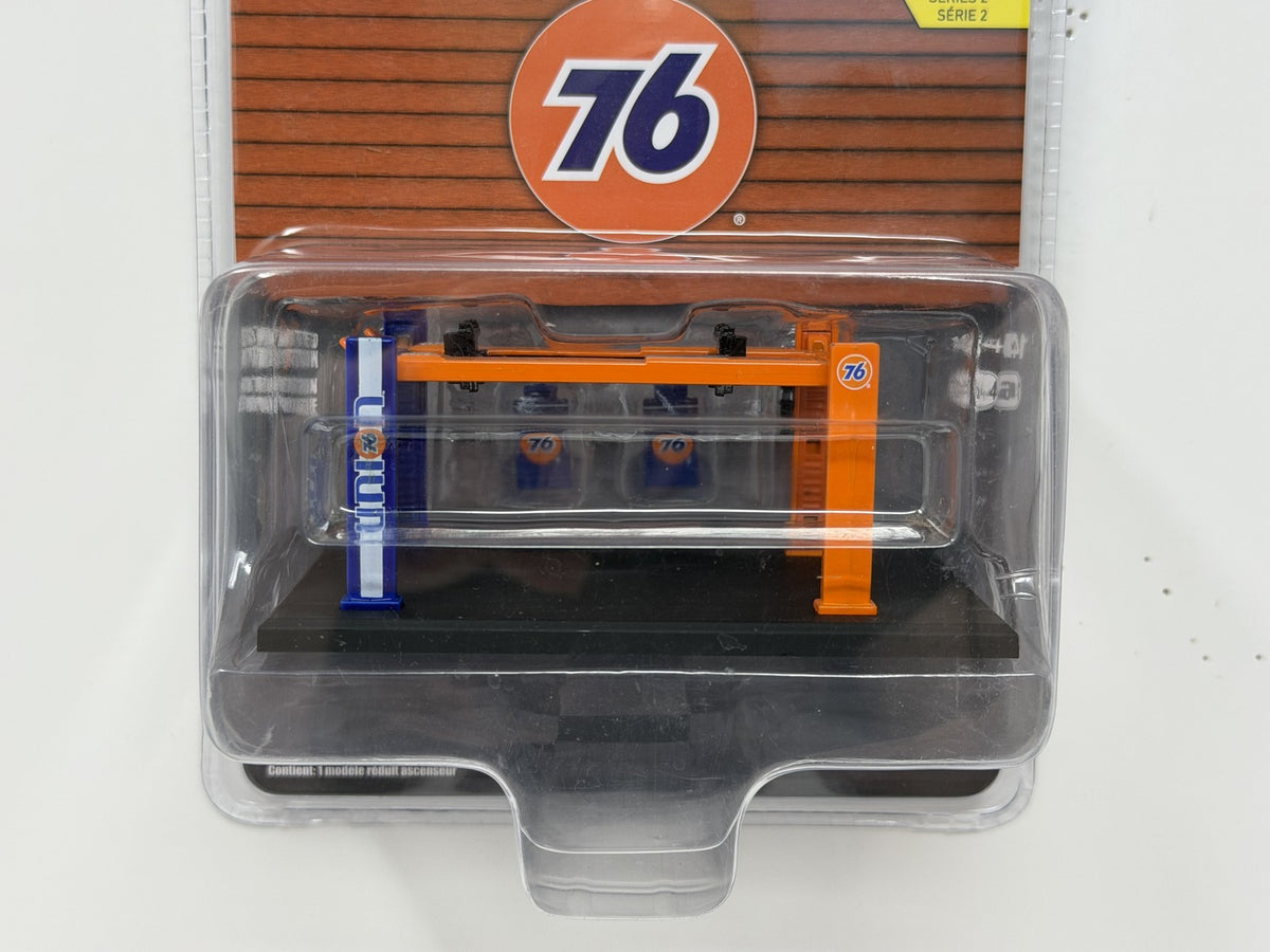 Greenlight Four-Post Lifts Union 76 Gas Station Lift 1:64 Diecast Accessory