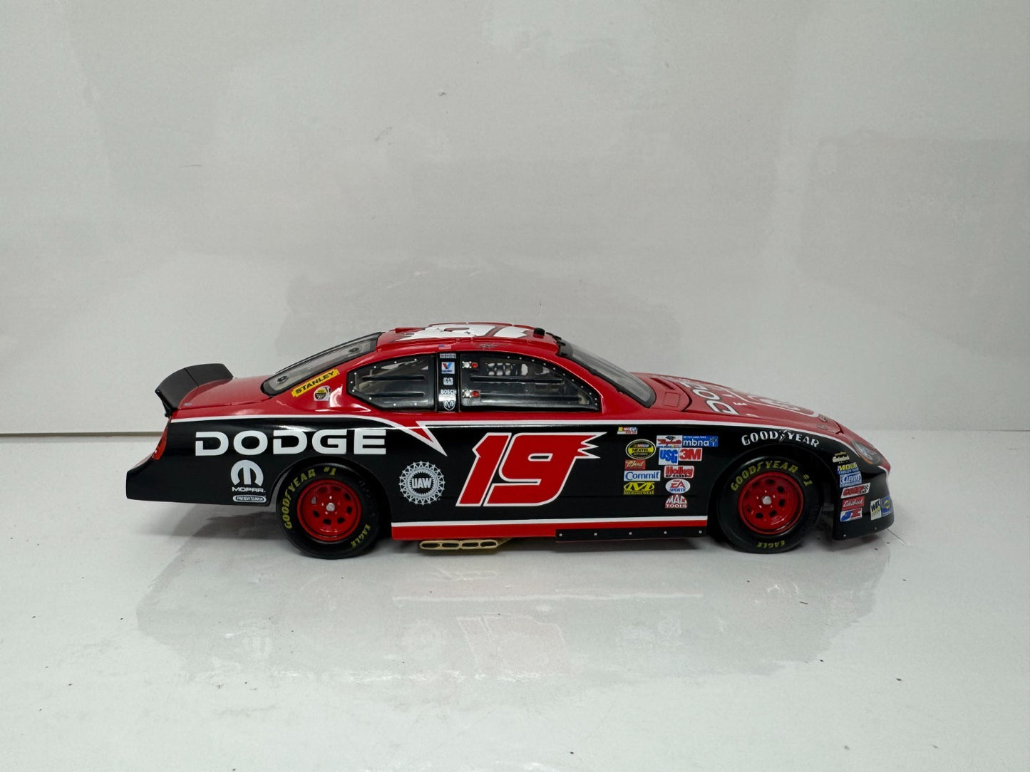 Action NASCAR Jeremy Mayfield #19 Dodge Dealers 2006 Dodge Charger 1:24 Diecast