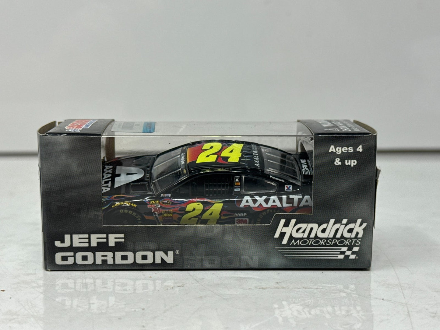 Jeff Gordon #24 Axalta 2015 SS 1:64 Diecast Lionel Racing NASCAR