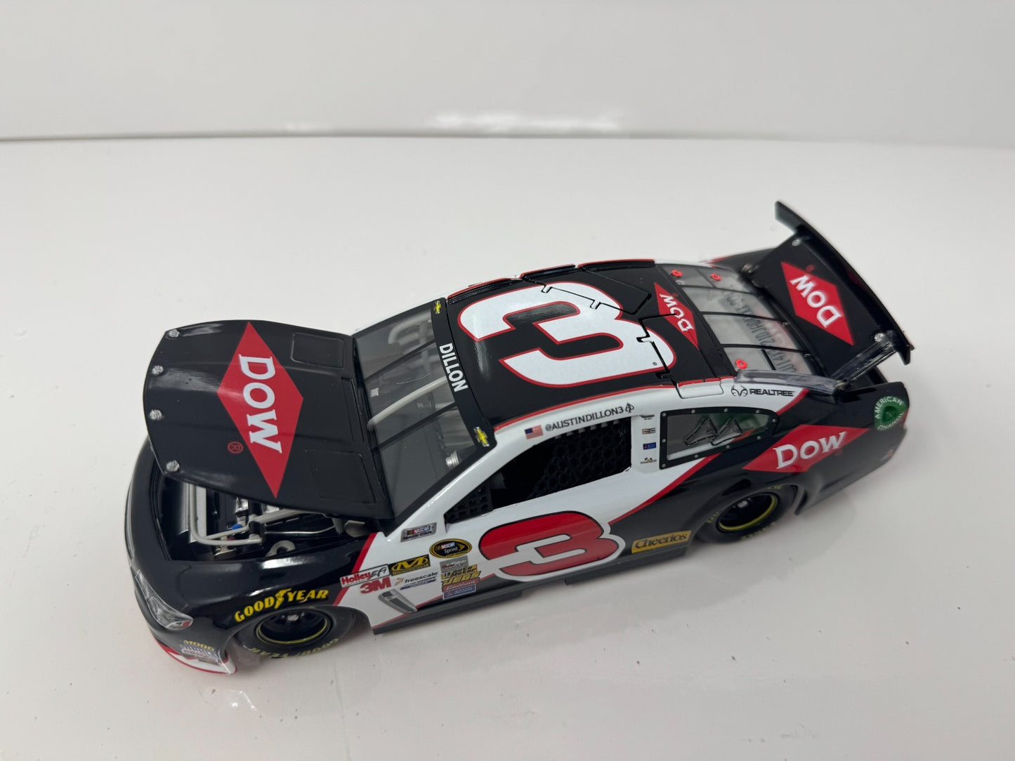 Lionel NASCAR Austin Dillon #3 Dow Automotive 2014 Chevrolet SS 1:24 Diecast