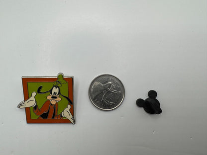 Disney Mickey Mouse and Friends Goofy Hip Lanyard Starter Trading Pin DC2S8