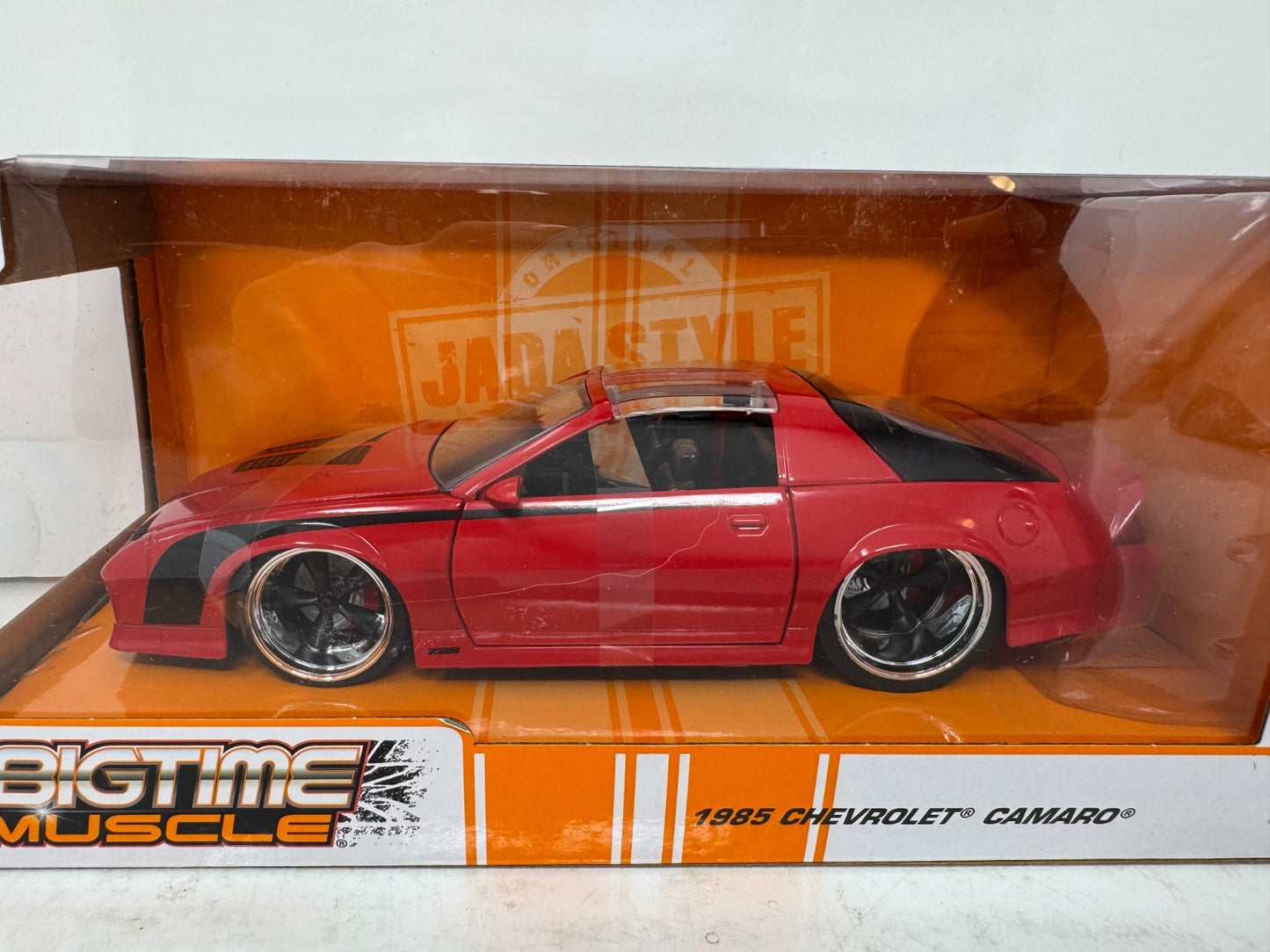 Jada 1985 Chevrolet Camaro IROC Z28 Bigtime Muscle 1:24 Diecast