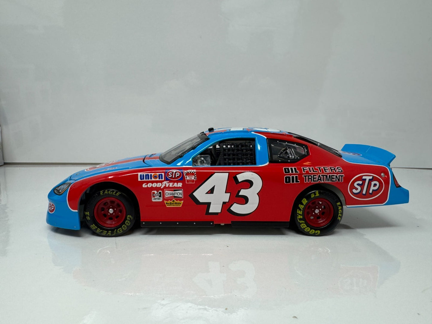 Action NASCAR Richard Petty #43 & Kasey Kahne #9 Dodge Dealers Swap 1:24 Diecast