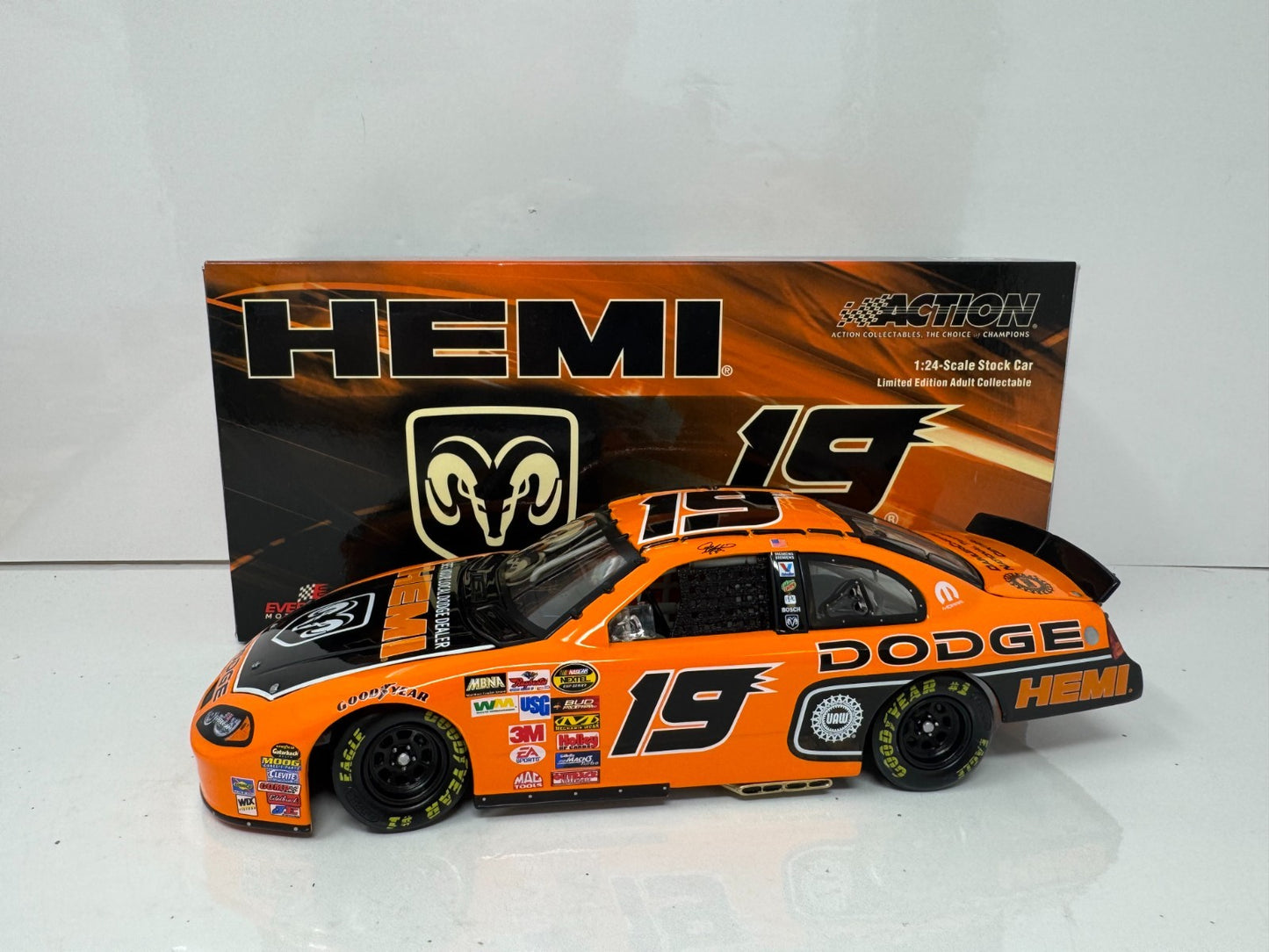 Action NASCAR Jeremy Mayfield #19 Dodge Dealers 2004 Dodge Intrepid 1:24 Diecast