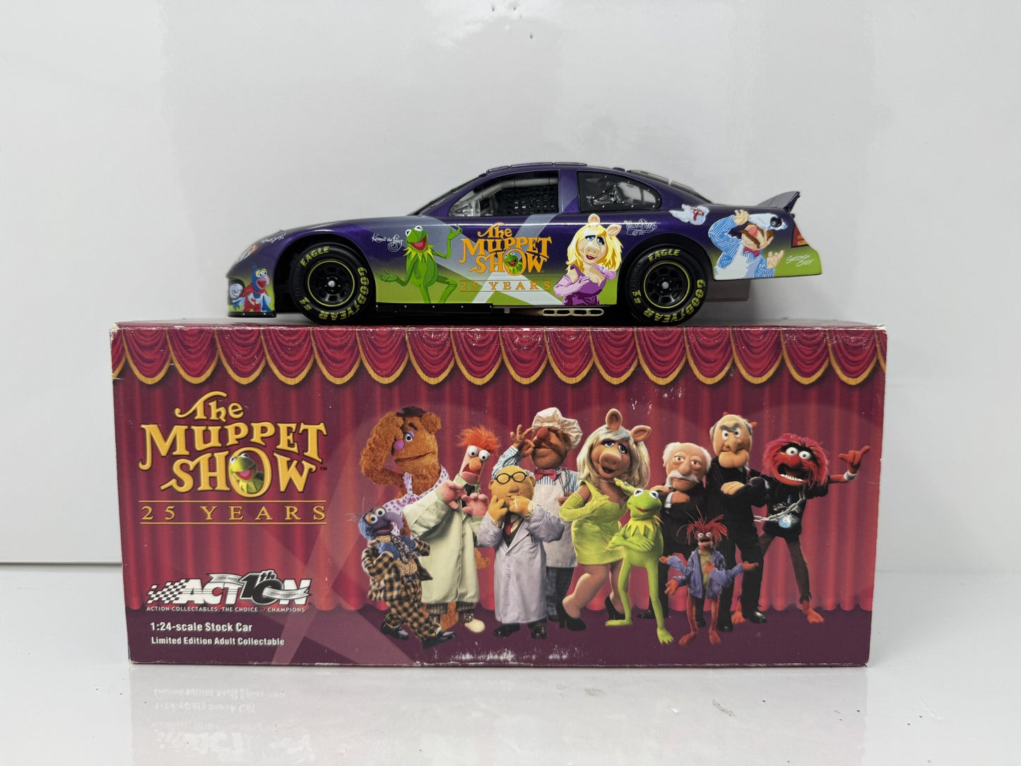 Action Nascar The Muppet Show Anniversary Car 2002 Dodge Intrepid 1:24 Diecast