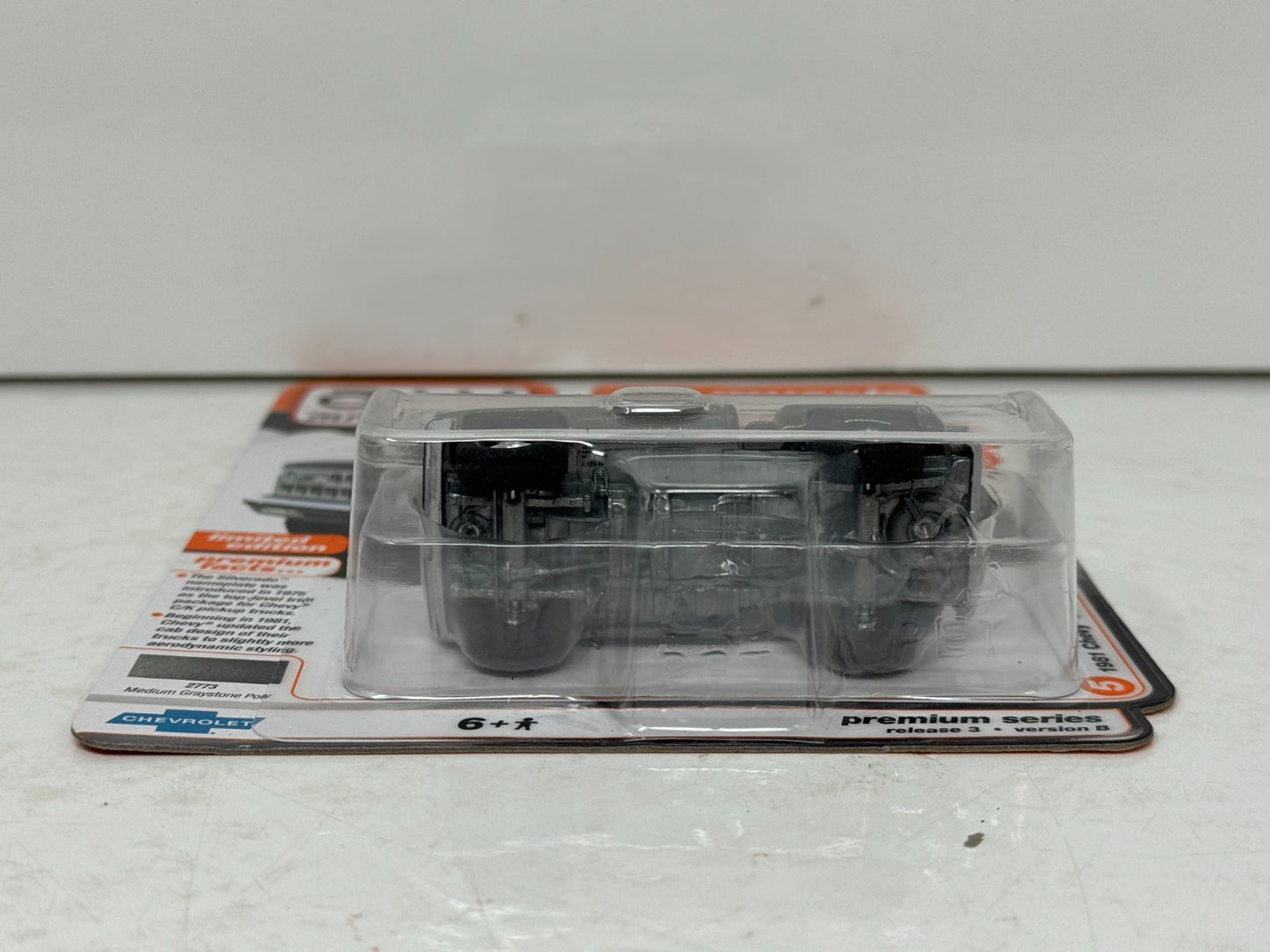 Auto World Muscle Trucks 1981 Chevy Silverado Stepside 1:64 Diecast