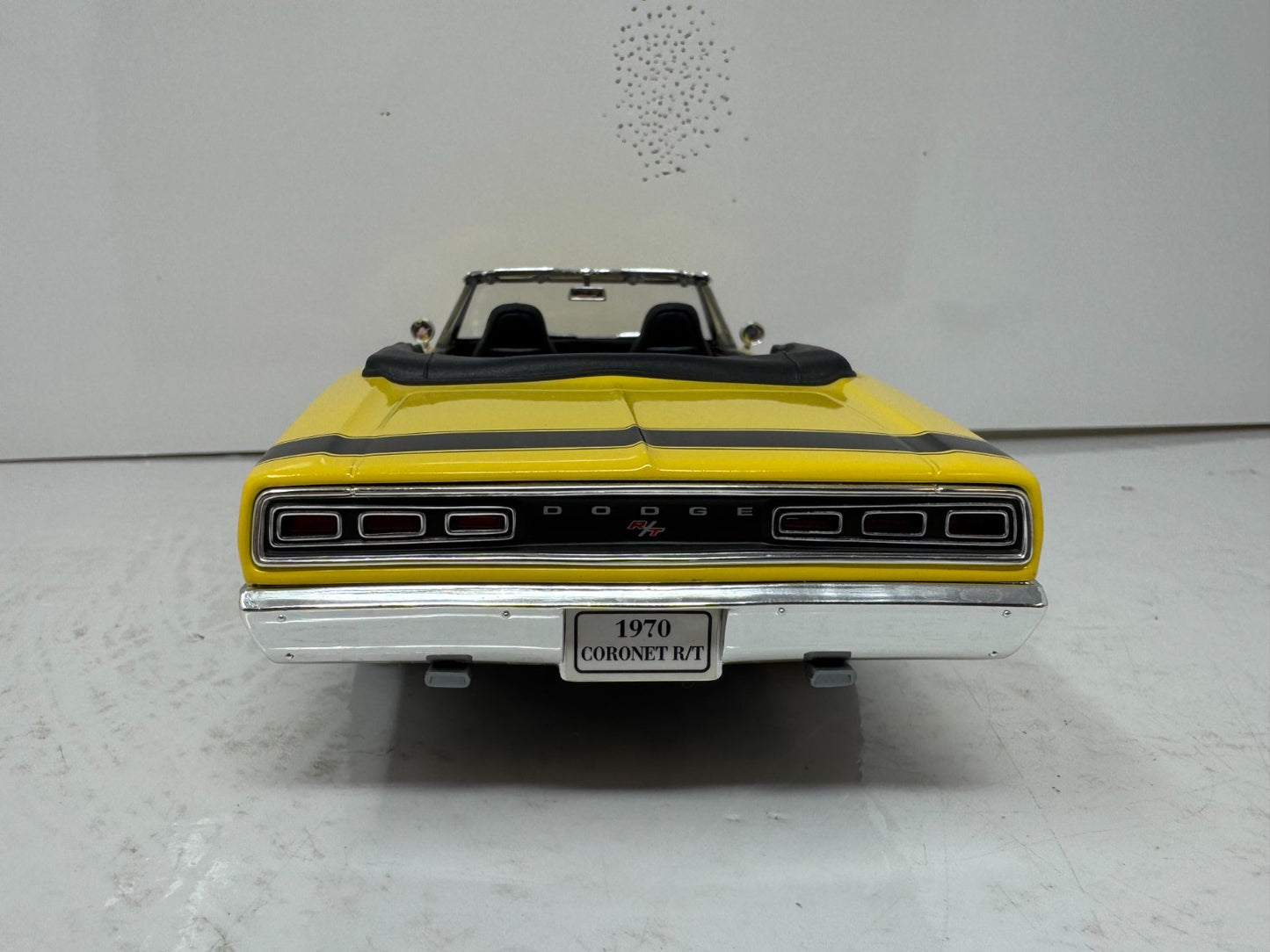 Yat Ming Road Signature 1970 Dodge Coronet R/T 1:18 Diecast Limited Edition