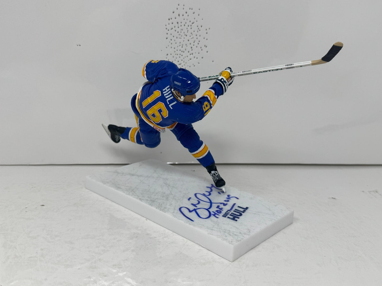 McFarlane NHL Brett Hull St. Louis Blues Figure Auto Signed